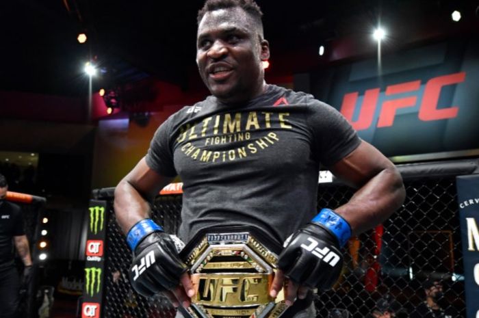 Francis Ngannou dinobatkan sebagai juara kelas berat UFC yang baru usai mengalahkan Stipe Miocic pada ajang UFC 260, Sabtu (27/3/2021).