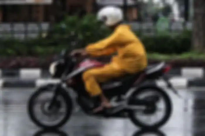 Tak Perlu Kurangi Tekanan Ban Motor Saat Hujan