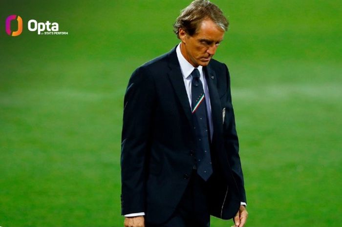 Roberto Mancini dipastikan mundur dari posisi pelatih timnas Italia. Badai masalah di dalam skuad dan wafatnya dua sahabat disebut menjadi penyebab.