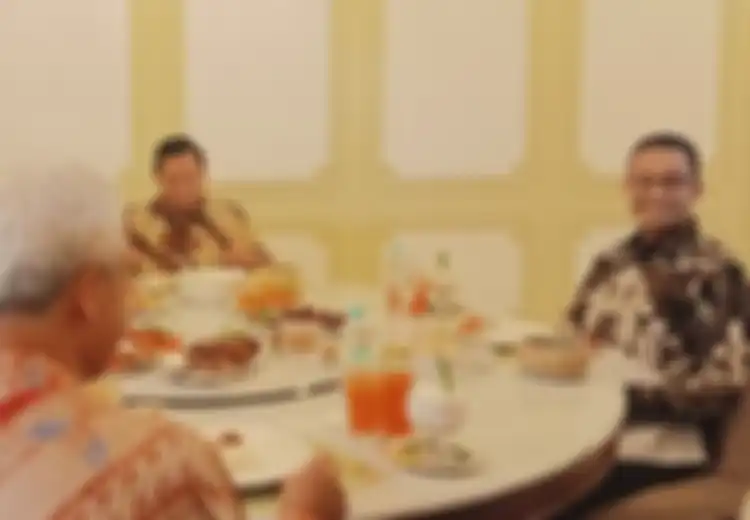 Saat Makan Siang Bareng Jokowi 3 Capres Pakai Batik Parang, Benarkah Tak Boleh Dipakai Sembarangan?