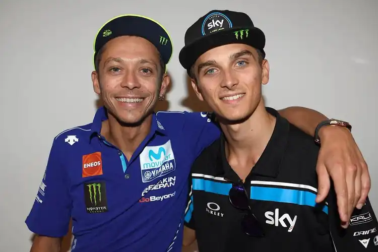 Membelot, Ini Alasan Adik Valentino Rossi Memilih Satu Tim Dengan Marc Marquez
