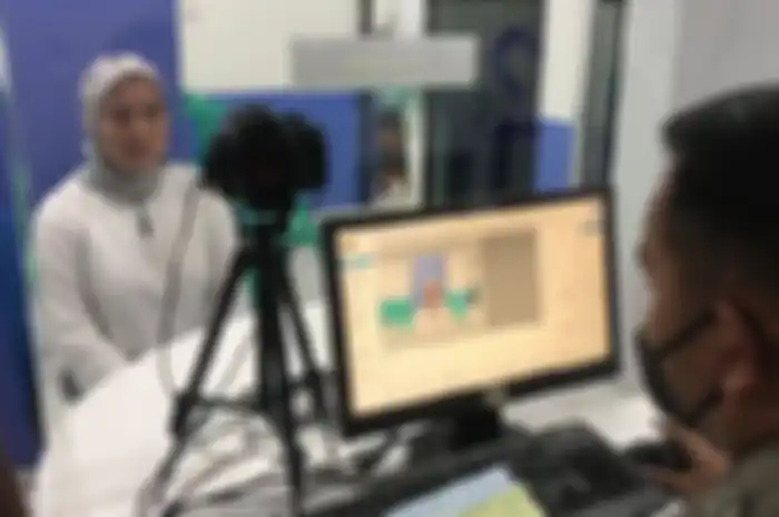 Bercadar tidak boleh ketika foto SIM sedangkan berjilbab ketahui warnanya agar tak salah