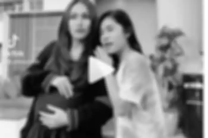 Postingan Ayu Ting Ting yang menampakkan dirinya mengelus-elus perut buncit