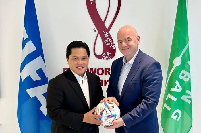 Menteri Badan Usaha Milik Negara (BUMN) Erick Thohir saat bertemu Presiden FIFA Gianni Infantino.