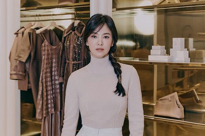Gaya rambut wanita Korea ala Song Hye Kyo