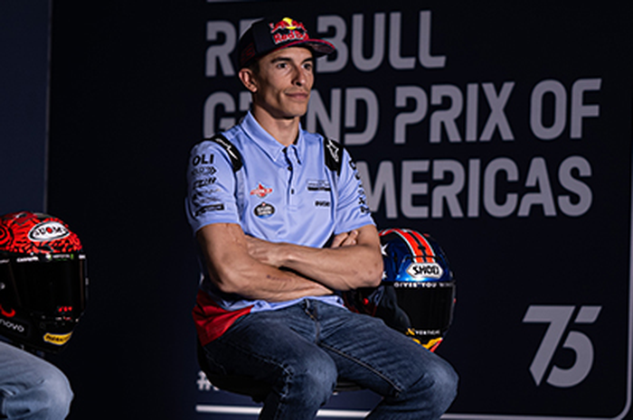 Jangan baper fanatikan MotoGP yang ketemu langsung Marc Marquez terus minta topi yang dipakainya, langsung ditolak