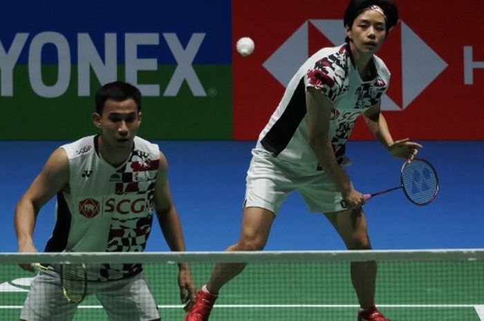 Pasangan ganda campuran Thailand, Dechapol Puavaranukroh/Sapsiree Taerattanachai, pada final Japan Open 2023 di Yoyogi National Gymnasium. Minggu (30/7/2023).