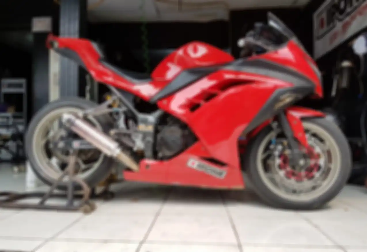 Dari luar tampang standar, siapa sangka Kawasaki Ninja 250 ini sudah jadi 300 cc