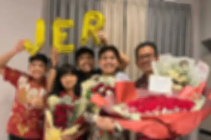 Membuat banyak orang bingung karena ditulis menggunakan bahasa Jepang, ternyata ini judul skripsi Jerome. 