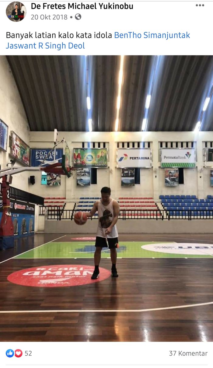 Michael Yukinobu De Fretes saat main basket.