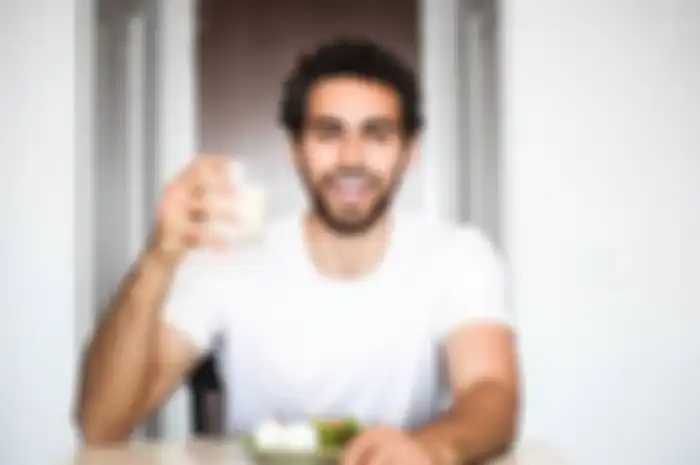 Bangun Pagi dan Minum Susu Terbukti Bikin Mental Kamu Jadi Lebih Sehat