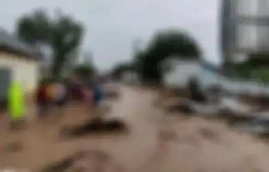 Bertaruh Nyawa Arahkan Warga Selamatkan Diri, Sekdes Waimatan Akhirnya Tertimbun Tanah Lonsor, Kepala Desa Ungkap Kesaksiannya
