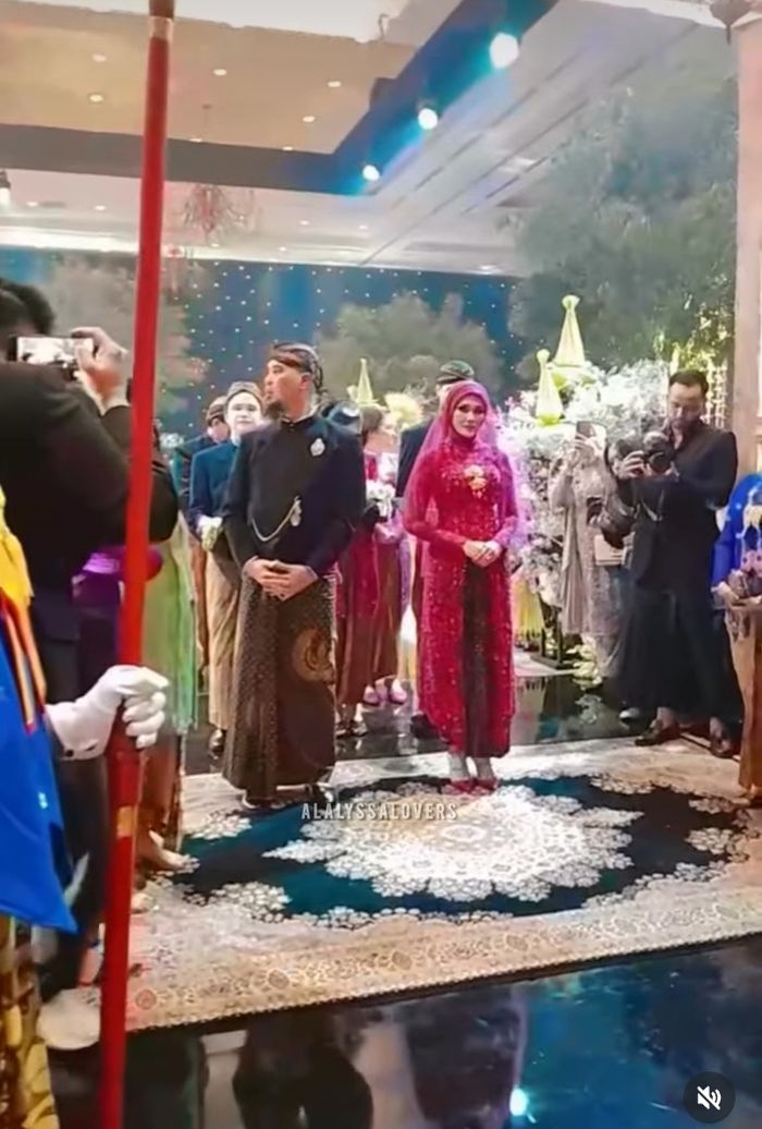 Ahmad Dhani dan Mulan Jameela di acara ngunduh mantu Al Ghazali