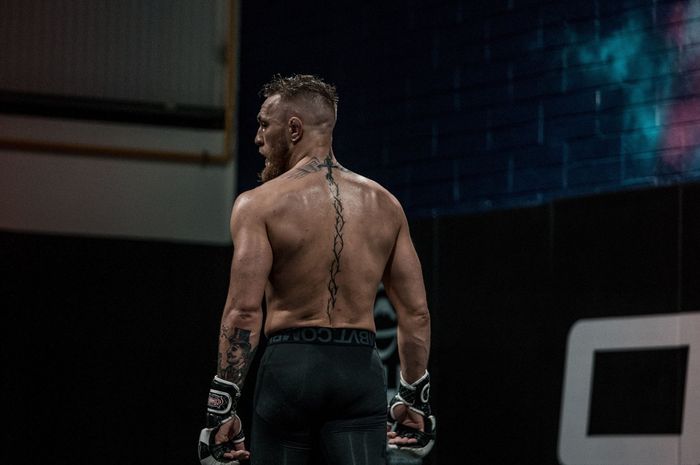 Unggahan Conor McGregor yang sedang latihan dengan menggunakan sarung tinju.