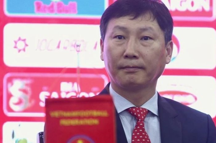 Federasi Sepak Bola Vietnam (VFF) resmi memperkenalkan pelatih asal Korea Selatan, Kim Sang-sik ke hadapan publik, Senin (6/5/2024).