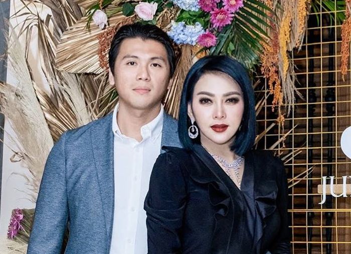 Syahrini dan Reino Barack