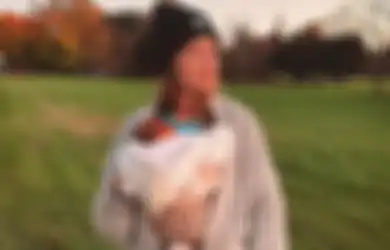 Gigi Hadid Tulis Surat Terbuka Untuk Paparazzi yang Coba Foto Putrinya
