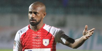 Viral Boaz Solossa Pukul Steward Pasca-Laga Kontra RANS Nusantara FC, Pelatih Persipura Beberkan Alasan Menurunkannya