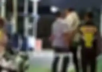 Koboi Jalanan Beraksi, Pemotor Ditodong Pistol Pengemudi Mobil di Depan Apartemen Cipulir