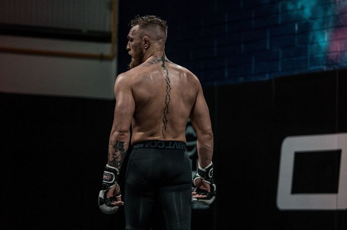 Unggahan Conor McGregor yang sedang latihan dengan menggunakan sarung tinju.