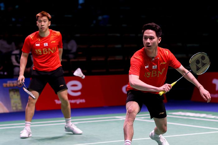 Pasangan ganda putra Indonesia, Marcus Fernaldi Gideon/Kevin Sanjaya Sukamuljo, saat menjalani pertandingan melawan wakil NBFR (Rusia) Vladimir Ivanov/Ivan Sozonov pada penyisihan Grup C Sudirman Cup 2021 di Energia Areena, Vantaa, Finlandia, Minggu (26/9/2021).