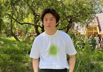 Tinggal di Luar Negeri, Begini Cara Rapper Rich Brian Rayakan HUT RI ke-77