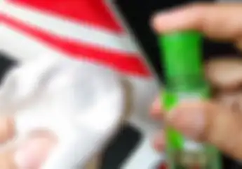 Cara Paling Ampuh Buat Hilangkan Lem Bekas Stiker di Bodi Motor