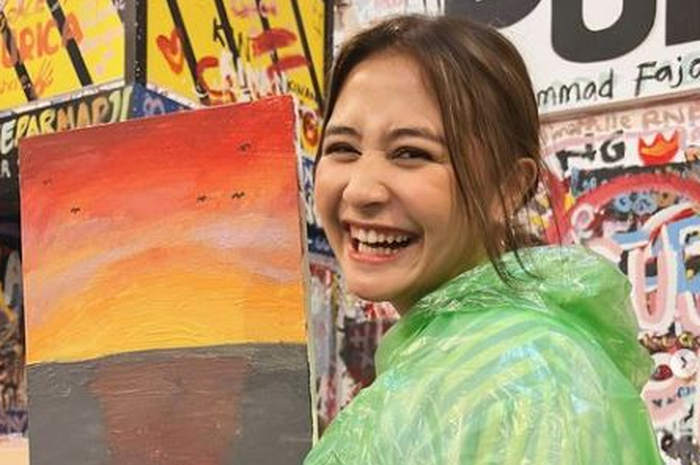 Prilly Latuconsina posting foto hasil lukisannya
