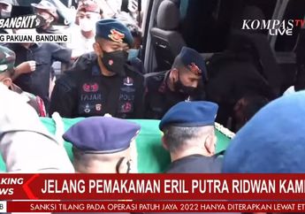 Jenazah Emmeril Kahn Mumtadz Diberangkatkan dari Gedung Pakuan Menuju Pemakaman, Para Petakziah Mengiringi dengan Penuh Haru