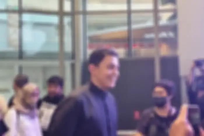 Tulus ngasih kejutan kepada peserta Sync Choir saat menyanyikan lagu 'Nala'