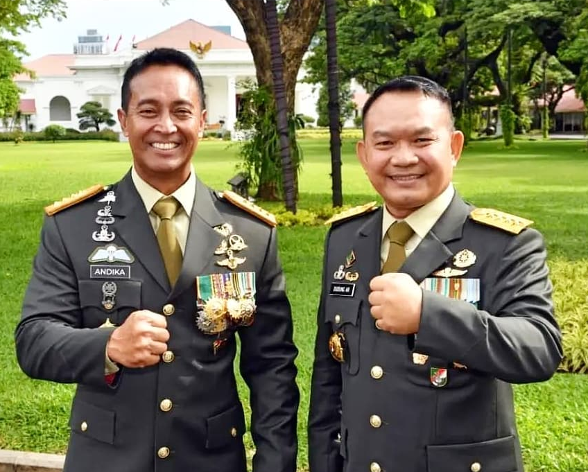 Foto Jenderal Andika Perkasa yang baru dilantik sebagai Panglima TNI dipuji setinggi langit oleh Abu Janda di akun media sosial miliknya.