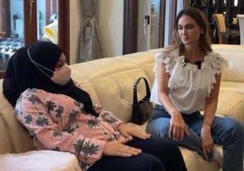 Lucunya Anak Aurel Hermansyah dan Atta Halilintar yang Tampak Nyaman dan Tersenyum di Gendongan Luna Maya