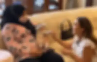 Baru Belajar Urus Anak, Aurel Hermansyah Dapat Acungan Jempol dari Perawat Baby Ameena, Luna Maya Duga karena Ada Peran Sosok Ini