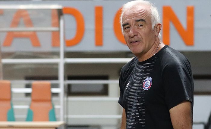 Pelatih Arema FC, Mario Gomez, saat laga Persikabo melawan Arema FC di Stadion Pakansari, Bogor (2/3/2020)