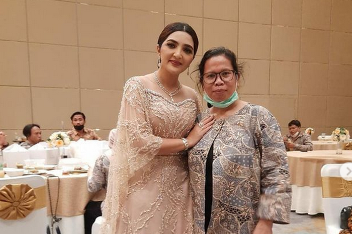 Tunjukkan perhatian pada sang majikan yang sudah sibuk persiapkan pernikahan Aurel dan Atta, Suwarsih peringatkan Ashanty tentang kesehatannya.