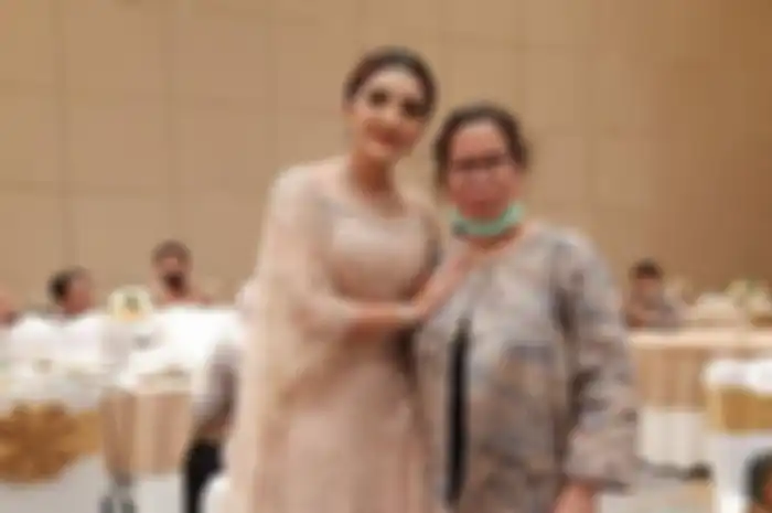 Tunjukkan perhatian pada sang majikan yang sudah sibuk persiapkan pernikahan Aurel dan Atta, Suwarsih peringatkan Ashanty tentang kesehatannya.