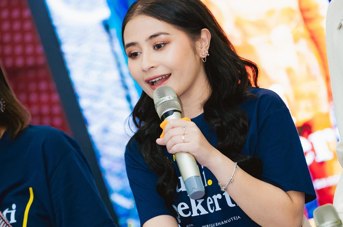 Prilly Latuconsina 