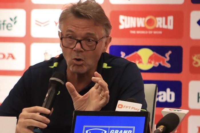 Pelatih Timnas Vietnam, Philippe Troussier, menjelaskan perbedaan Golden Star Warriors dibanding tim-tim papan atas dunia.