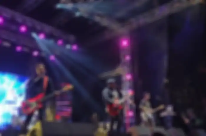 Last Child bawakan lagu Menyerah di The Sounds Project Vol. 5 yang ia tujukan untuk Ibunya sendiri