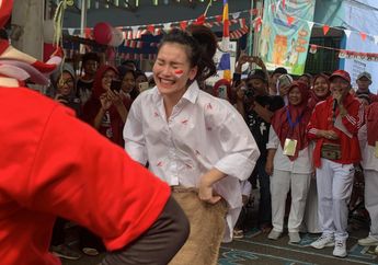 Ayu Ting Ting Ikut Lomba Balap Karung Hingga Memindahkan Terigu, Hadiahnya Minyak Goreng dan Gula