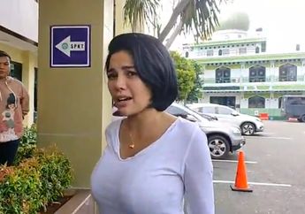 Kembali Pacari Cowok Bule, Nikita Mirzani&nbsp;Sebut Sang Kekasih Akan Mualaf, Berharap Ini Jadi yang Terakhir!