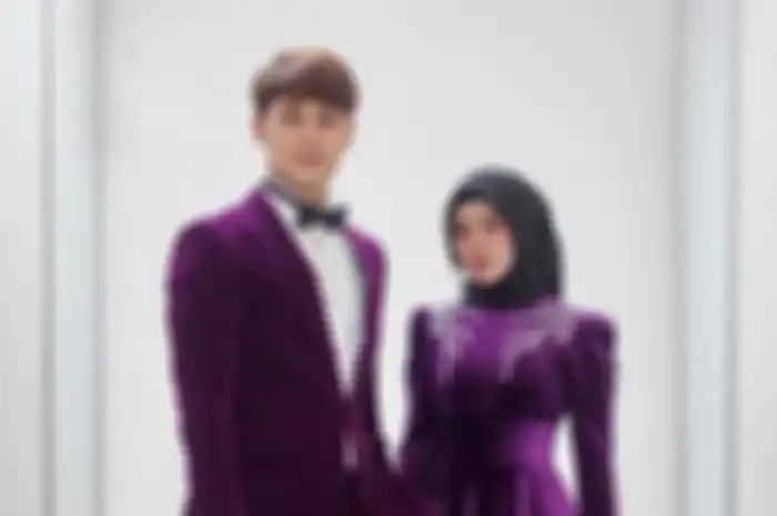 Fashion glamor warna ungu ala Lesty Kejora dan Rizky Billar
