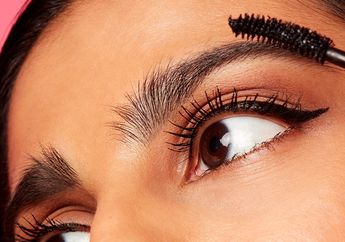 5 Manfaat Lain dari Maskara Selain untuk Melentikkan Bulu Mata, Kepoin Yuk!