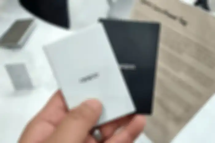 Prototipe Zero-Power Tag yang dipamerkan OPPO di MWC 2023. 
