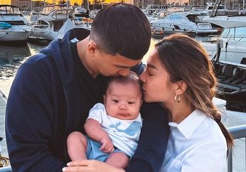 Putranya Sudah Mulai Berjalan, Nikita Willy dan Indra Priawan Gelar Tedak Siten untuk Baby Izz