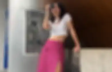 5 Ide Outfit Pakai Rok Kekinian Bikin Tampilan Makin Ngetren dan Kece