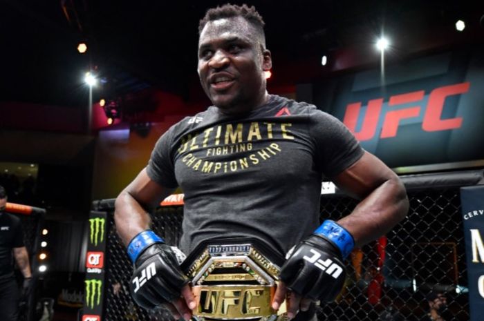 Francis Ngannou dinobatkan sebagai juara kelas berat UFC yang baru usai mengalahkan Stipe Miocic pada ajang UFC 260, Sabtu (27/3/2021).