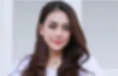 Biasanya Doyan Berpenampilan Seksi, Potret Celine Evangelista Pakai Busana Muslim hingga Kenakan Cadar Jadi Sorotan Netizen: Masya Allah