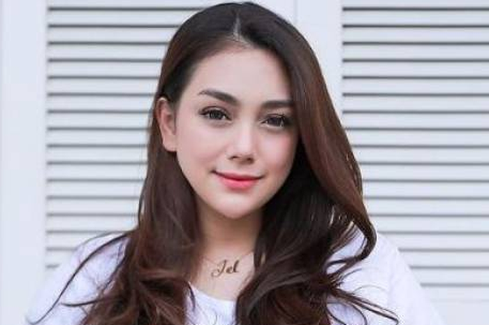 Celine Evangelista 