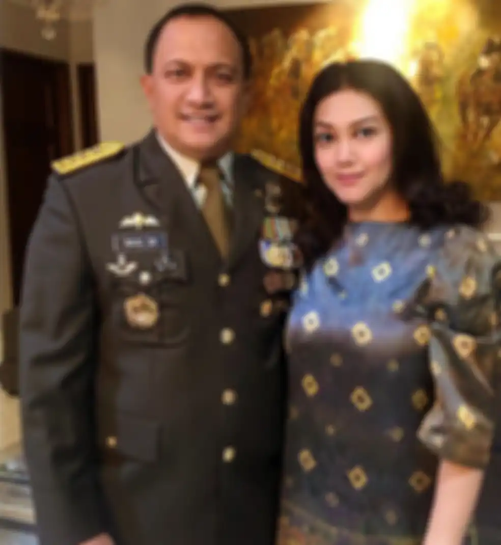 Bella Saphira dan suaminya